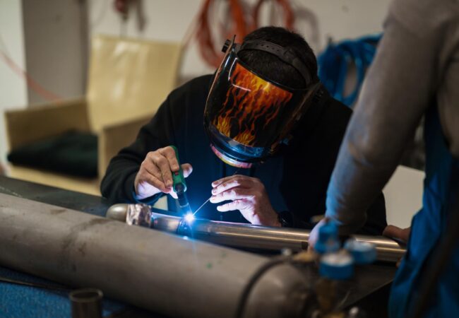 نگهداری و جوشکاری لوله های واحد آب نیرو 2